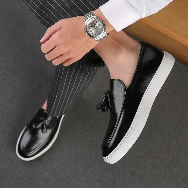 Mocassins à gland en cuir à semelles blanches pour hommes – Image 2