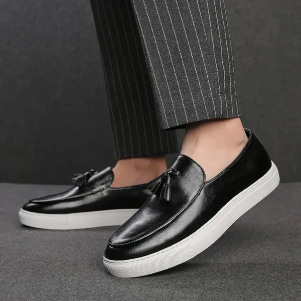 Mocassins à gland en cuir à semelles blanches pour hommes – Image 3