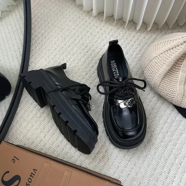 Mocassins à lacets en cuir à semelle épaisse noir pour femmes
