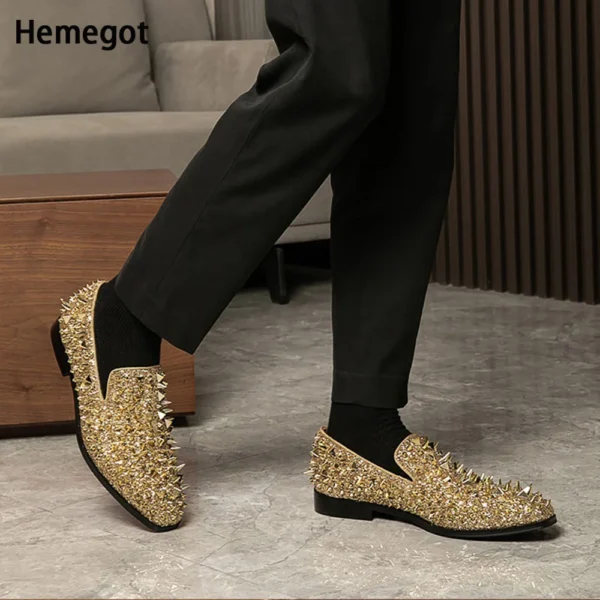 Mocassins dorés à clous pour hommes – Image 3