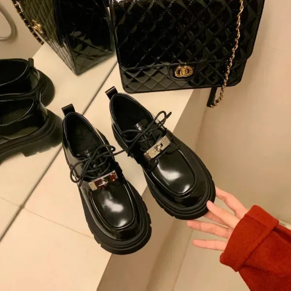Mocassins à lacets en cuir à semelle épaisse noir pour femmes – Image 2