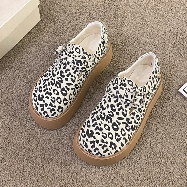 Mocassins beiges à semelle plateforme avec motif léopard – Image 3