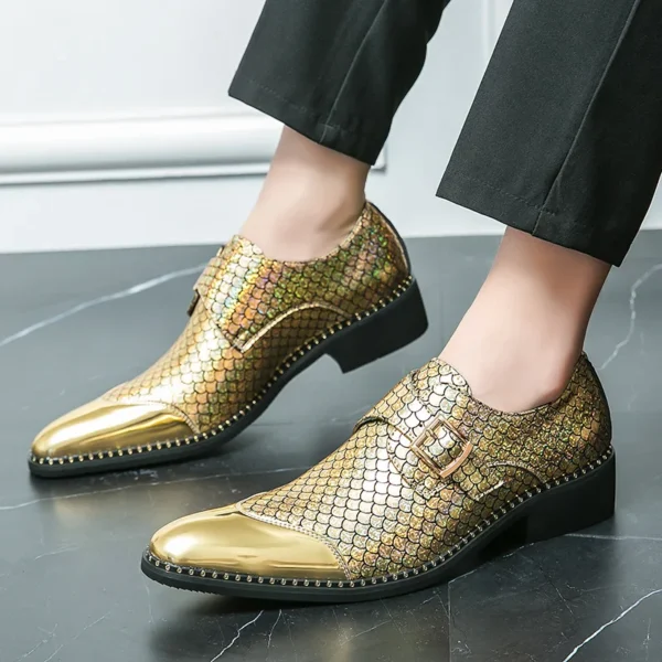 Mocassins pointus dorés pour hommes