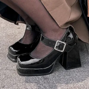 Mocassin Mary Jane vernis à talon carré