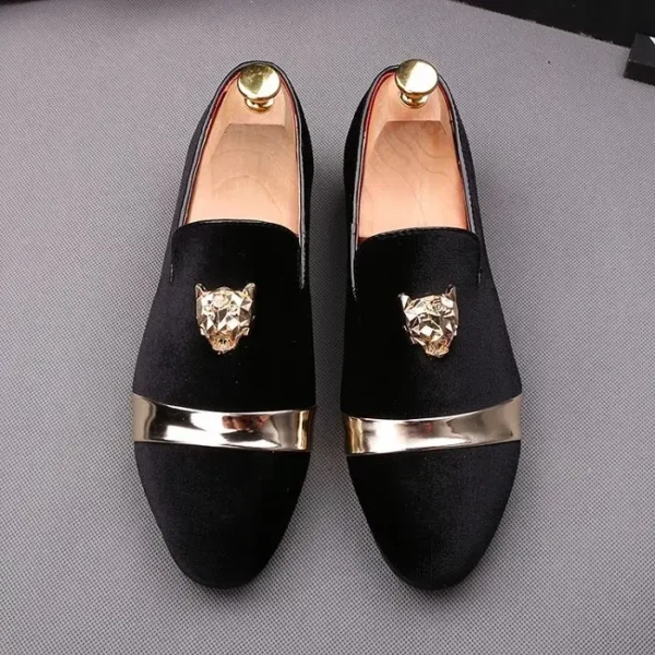 Mocassins de mariage en velours avec écusson tigre – Image 9