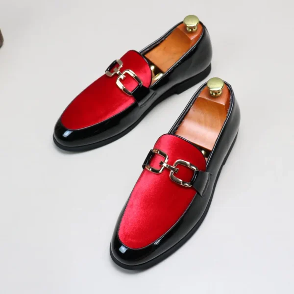 Mocassins habillés vernis noir et velours à mors dorés