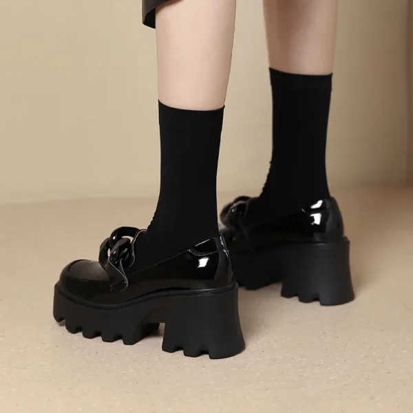 Mocassins vernis à semelle épaisse et grosse boucle – Image 5