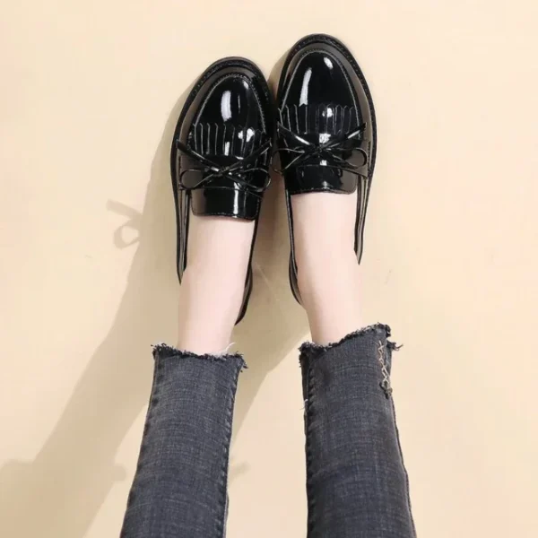 Mocassins vernis à franges pour femme – Image 5