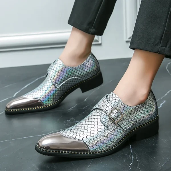 Mocassins pointus dorés pour hommes – Image 2