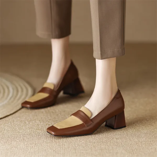 Mocassins bicolores à talon carré en cuir véritable pour femme – Image 5