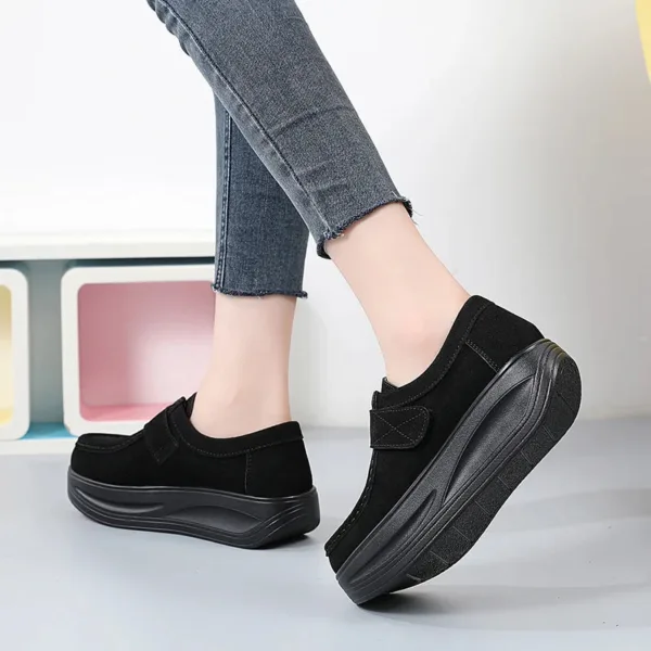 Mocassins compensés avec franges en suédine pour femme – Image 5
