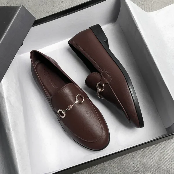 Mocassins en cuir avec des détails dorés pour femmes – Image 7