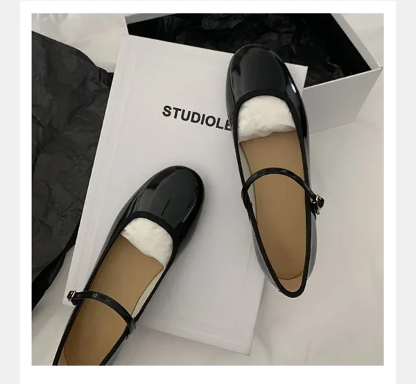 Mocassin ballerine vernis à bout rond – Image 10