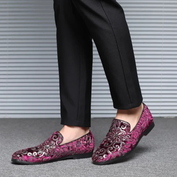 Mocassins effet velours brillant avec broderie fleurie et sequins