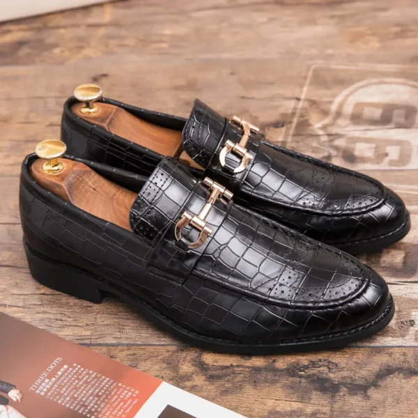 Mocassin en cuir végan effet croco et à boucle dorée