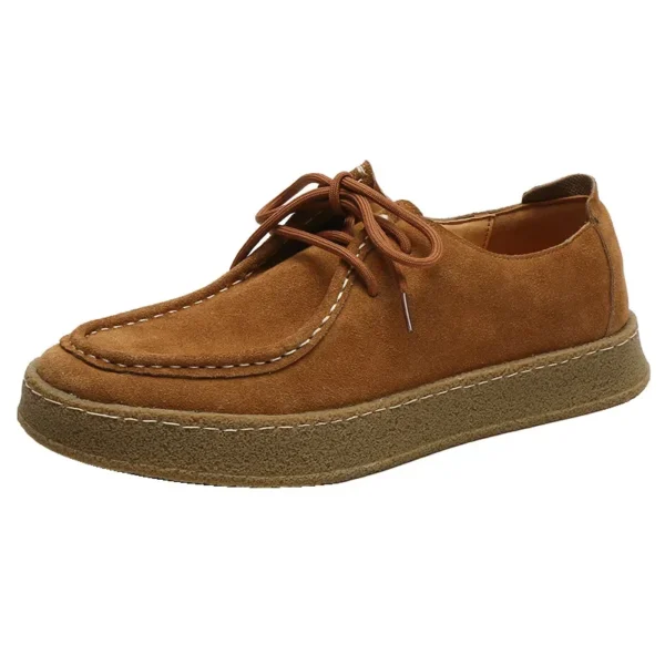 Mocassins indiens en daim pour homme, confortables et stylés, offrant un design authentique et souple. Idéals pour un look décontracté et intemporel.