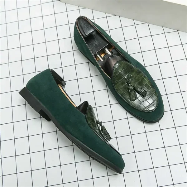 Mocassins à gland et en daim pour homme de couleur camel – Image 3