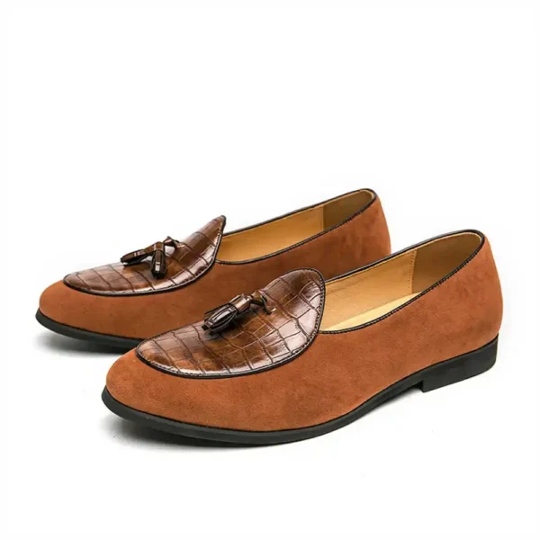Mocassins à gland et en daim pour homme de couleur camel – Image 2
