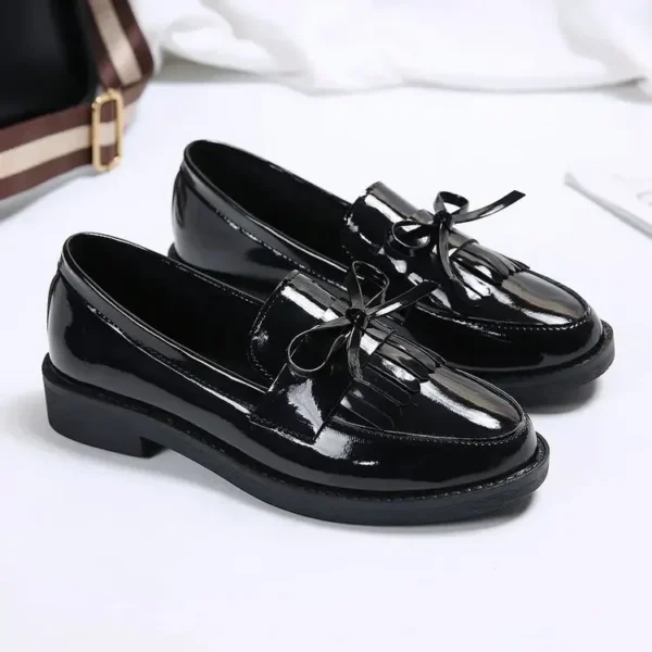 Mocassins vernis à franges pour femme – Image 8