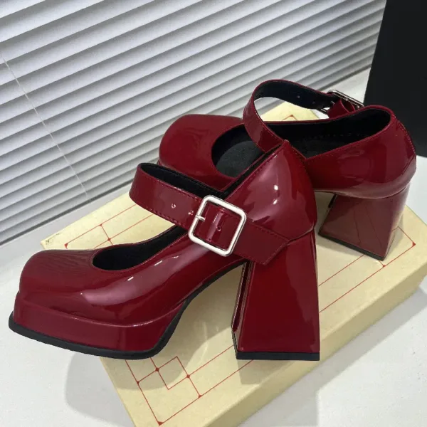 Mocassin Mary Jane vernis à talon carré – Image 3