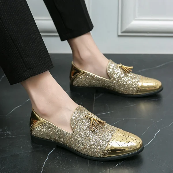 Mocassins de soirée dorés vernis et pailletés