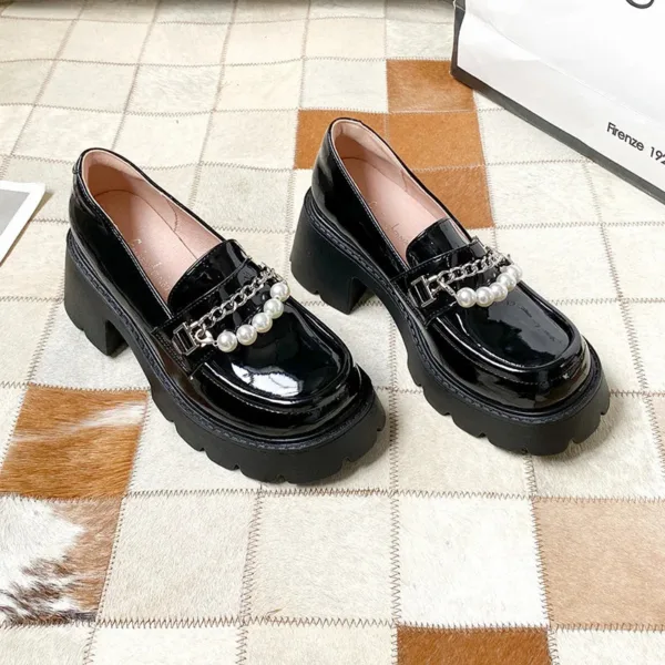 Mocassins à semelle épaisse avec chaîne et perles – Image 3