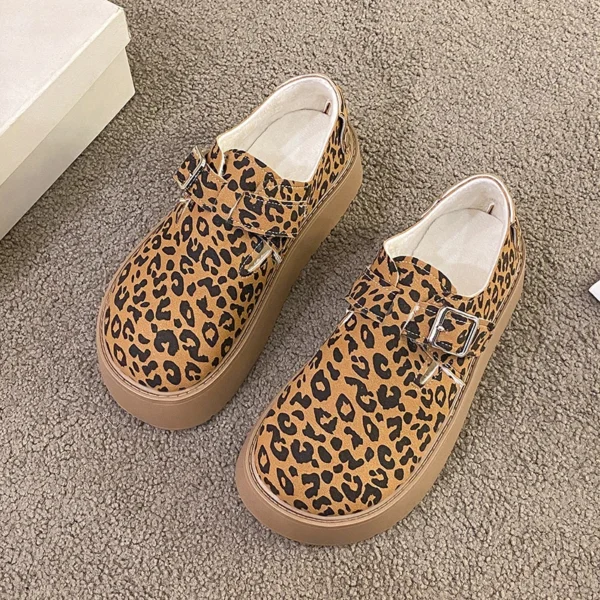Mocassins beiges à semelle plateforme avec motif léopard – Image 4