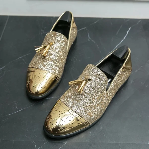 Mocassins de soirée dorés vernis et pailletés