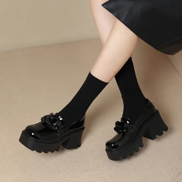 Mocassins vernis à semelle épaisse et grosse boucle – Image 4