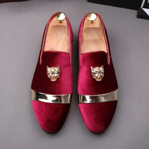 Mocassins de mariage en velours avec écusson tigre – Image 3