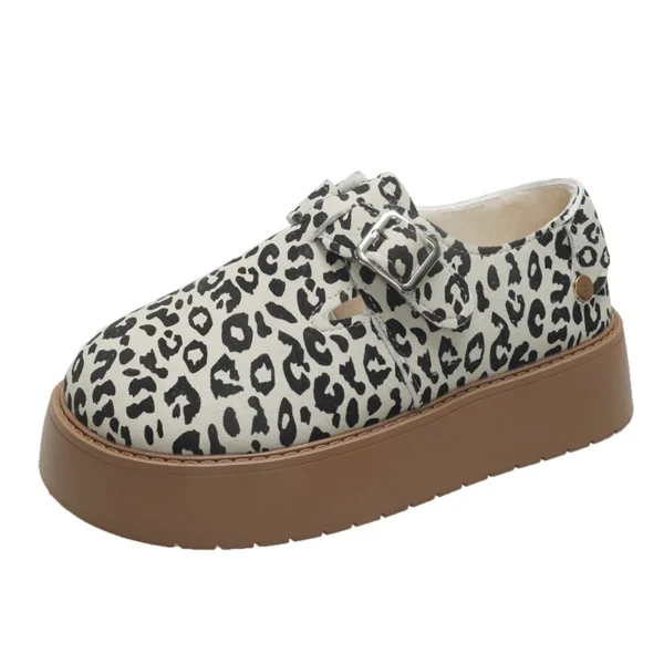Mocassins beiges à semelle plateforme avec motif léopard