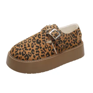 Mocassins beiges à semelle plateforme avec motif léopard