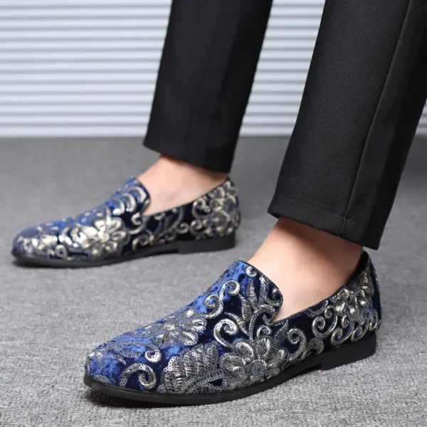 Mocassins effet velours brillant avec broderie fleurie et sequins