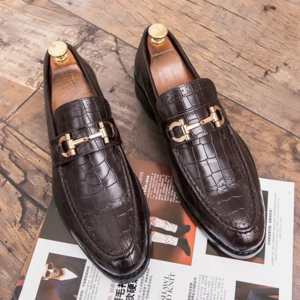 Mocassin en cuir végan effet croco et à boucle dorée – Image 6