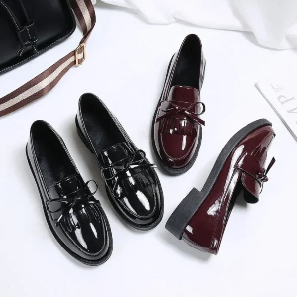 Mocassins vernis à franges pour femme – Image 4