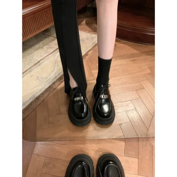 Mocassins à lacets en cuir à semelle épaisse noir pour femmes – Image 5