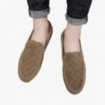 Mocassins en daim avec un design original pour homme