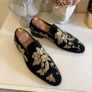 Mocassins en velours noir avec broderie florale dorée